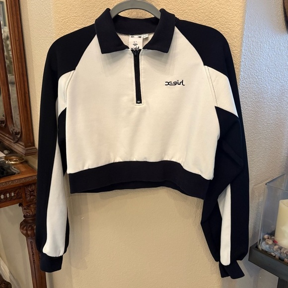 X-GIRL Tops - X-GIRL Black White 1/2 Zipped Collar Cropped Sweatshirt Size Small